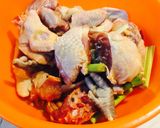 Hình bước làm 1 của món Gà hấp lá chanh