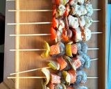 Foto del paso 4 de la receta: Brochetas de pescado y marisco (barbacoa)