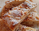 Foto del paso 10 de la receta: Coca de panadero de chicharrones, anís y almendras