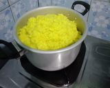 Foto langkah ke 4 dari resep Nasi Kuning#5resep terbaruku#Berburucelemekemas#resolusi2019.