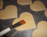 Foto del paso 5 de la receta: Corazón de hojaldre relleno de nata y fresas