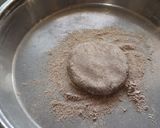 A picture of step 3 of Ragi flour bhakri (nachni chi bhakri with brinjal bharta).