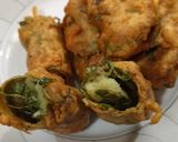 A picture of step 3 of Potatoes and Spinach pakora.