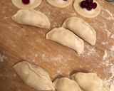 Фото кроку 2 до Вареники 🥟 с вишней 🍒.