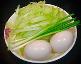 Hình bước làm 1 của món Su su xào trứng