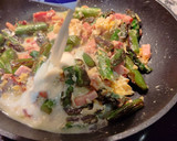 Foto del paso 7 de la receta: Espárragos verdes con salsa