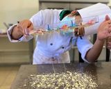 Foto del paso 5 de la receta: Bombones de chocolate con relleno de maracuyá