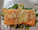 Foto del paso 3 de la receta: Salmón empapelado con verduras