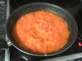 Huevos con tomate