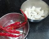 A picture of step 1 of Spicy Garlic Tomato Chutney.