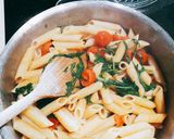 Foto del paso 3 de la receta: Penne rigate con salsa de rúcula y pomodoro cherry