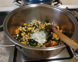 Foto del paso 6 de la receta: Guiso Sevillano de garbanzos con espinaca