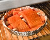 Hình bước làm 3 của món Cá Hồi Phi Lê Nướng Cà Ri
