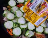 Foto langkah ke 6 dari resep Sayur Oyong Soun Bakso (179).