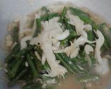 Foto langkah ke 4 dari resep Kacang panjang tumis jamur.