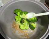 Foto langkah ke 4 dari resep Sauteed Garlic Broccoli ala Mama Asi / yLoVeA.