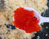Hình bước làm 2 của món Cơm rang trứng cá hồi