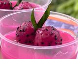 Puding susu buah naga