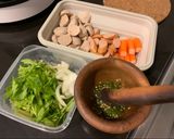 รูปขั้นตอนการทำที่ 1 ของ ยำลูกชิ้น ไส้กรอก ปูอัด