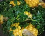 Foto langkah ke 2 dari resep Sayur Bening Daun Kelor.