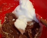 A picture of step 7 of Basic chocolat cake: normal and pimped.