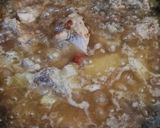 Foto langkah ke 5 dari resep Ayam goreng kelapa.