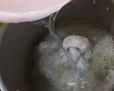 Foto langkah ke 2 dari resep Sup ayam bakso bening.
