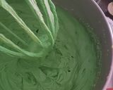 A picture of step 4 of Evergreen Layer Cake.