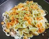 Foto del paso 5 de la receta Farfalle con gulas y atún