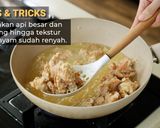 Foto langkah ke 4 dari resep Ayam Goreng Kailan Devina Hermawan.