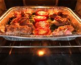 Foto del paso 8 de la receta: Muslo de pollo deshuesado al horno con espárrago triguero y tomate y VIDALIM