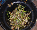 Foto del paso 1 de la receta: Caracoles con tomate y cebolla 🐌
