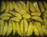Foto del paso 5 de la receta: Colita de cuadril mechada al horno con papas crocantes con ajo y tomillo