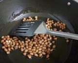A picture of step 1 of Garlic Murmura Bhel.