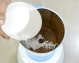 A picture of step 2 of Banana chocolate milkshake.