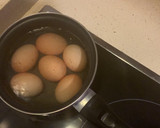 Foto del paso 2 de la receta: Huevos con bechamel y pimientos asados