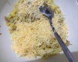 Foto langkah ke 2 dari resep Crispy Melted Cheese Hashbrowns.