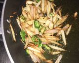 A picture of step 3 of Jhat pat timater chutney.