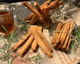 Hình bước làm 4 của món Bánh quy phô-mai que (salted rosemary cheese sticks) 🌱🧀🍪