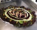 Une image de l'étape 11 de Salade composée laitue, concombre, betteraves et olives.