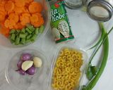 Foto langkah ke 1 dari resep Sop Sayur Makaroni.