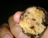 Foto langkah ke 5 dari resep Emergency Chocoat Cheese Banana Balls.