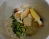 Foto langkah ke 2 dari resep Mpasi 7m+ Bubur Gurih Ikan Tilapia.