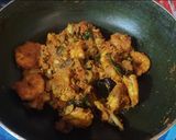 A picture of step 9 of Prawn Mushroom Curry.