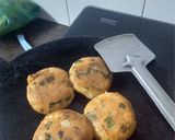 कम ऑयल मे आलू टिक्की (kam oil me aloo tikki recipe in Hindi) रेसिपी चरण 2 फोटो