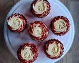 Φωτογραφία βήματος 9 της συνταγής Red velvet cupcake, κεκάκια ατομικά με κρέμα τυριού