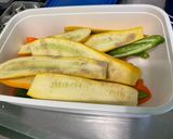 Une image de l'étape 7 de Poivrons bicolores et courgettes jaunes grillés aux épices.