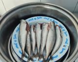Foto langkah ke 1 dari resep Tumis Pedas Ikan Layang Kemangi.