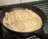 A picture of step 5 of Guotie (Pan-Fried Dumplings).