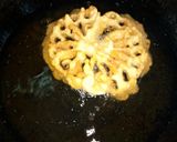 A picture of step 6 of Ikima or tsatsafa (crunchy pancake).